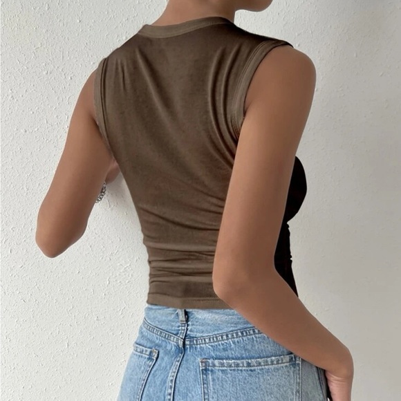 Draped Collar Ruched Tank Top - Picture 5 of 11